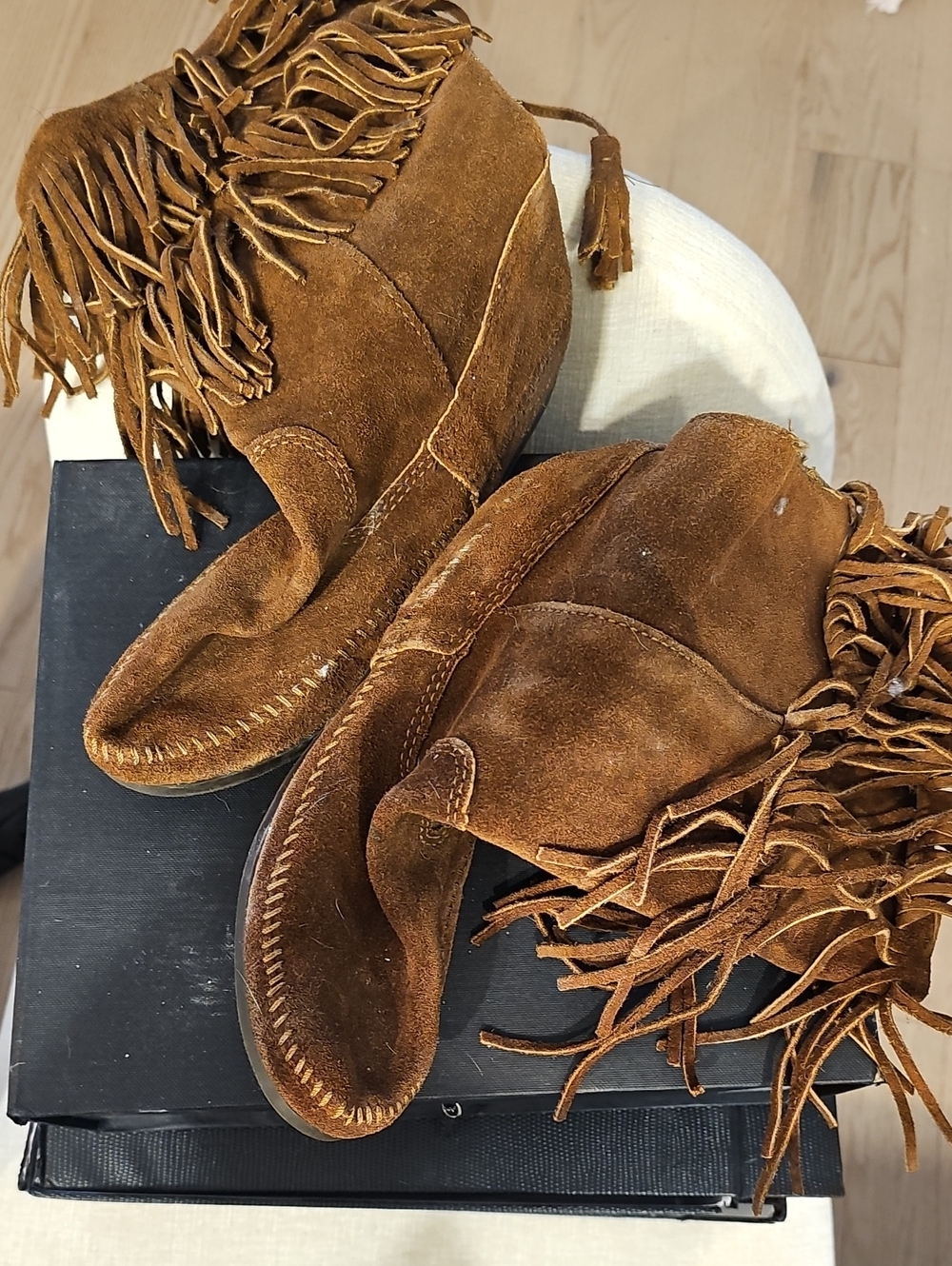 Minnetonka Brown Suede Fringe Moccasin Boots